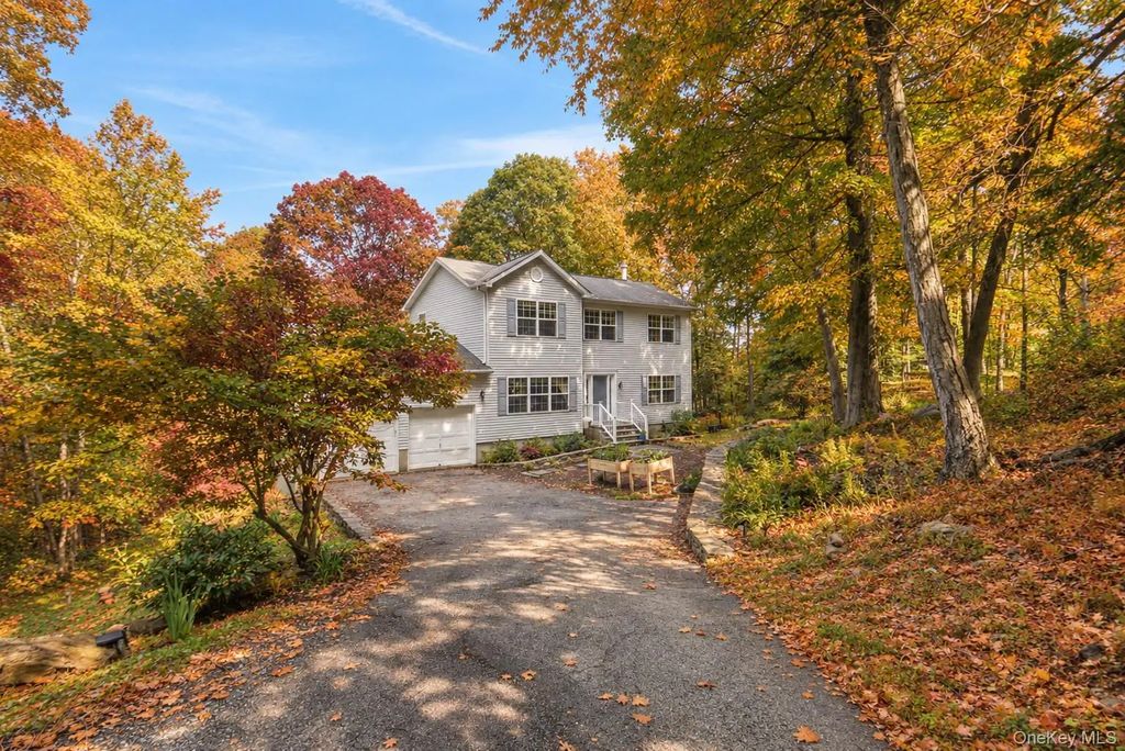 45 Willow Lake Drive, Holmes