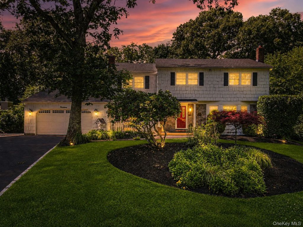 14 Sandpiper Court, Smithtown