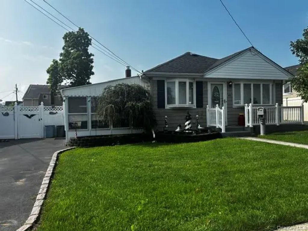 45 W Clearwater Road, Lindenhurst