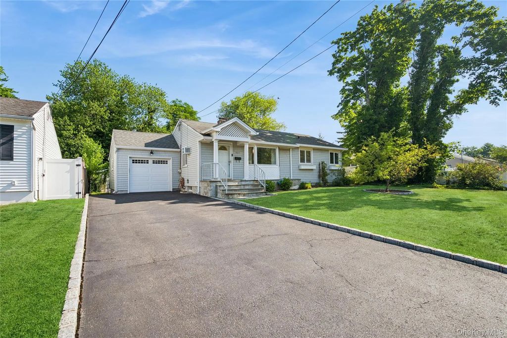 305 Glynn Street, North Babylon