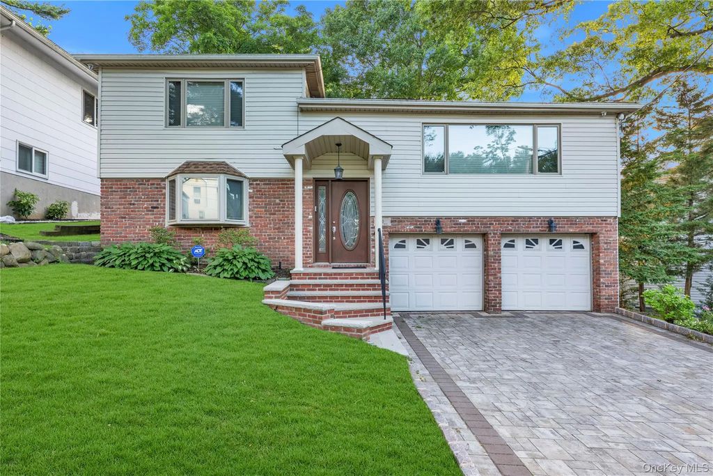 90 Virginia Drive, Manhasset