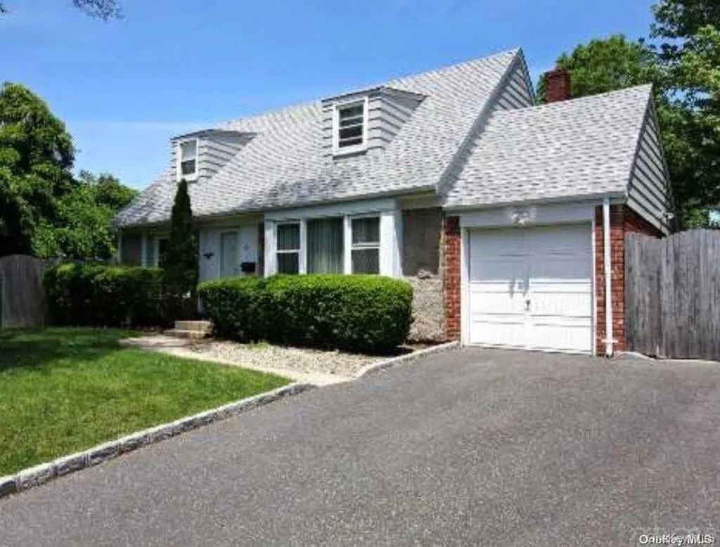 267 Haypath Road, Old Bethpage