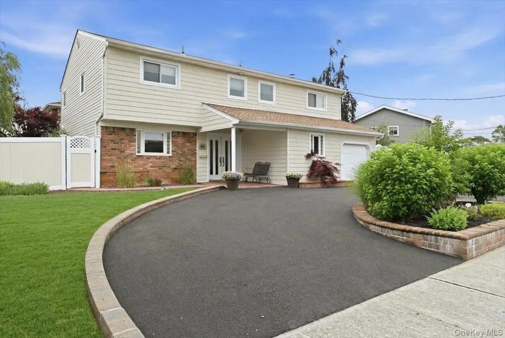 2461 Riviera Lane, Bellmore