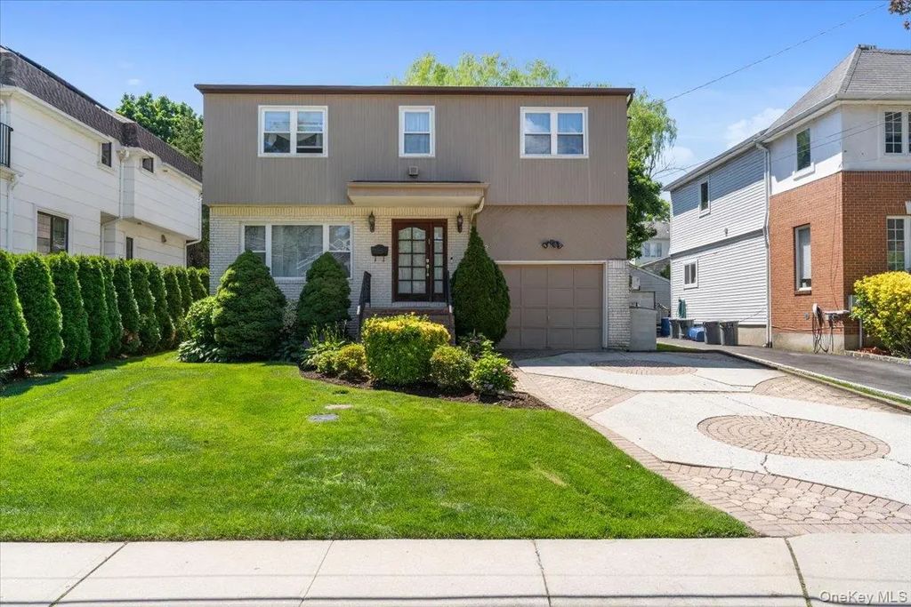 42 North Road, Great Neck