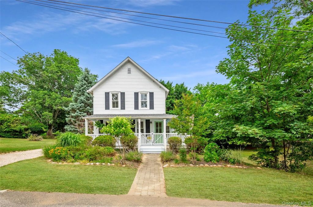 6 Oxford Avenue, Shelter Island