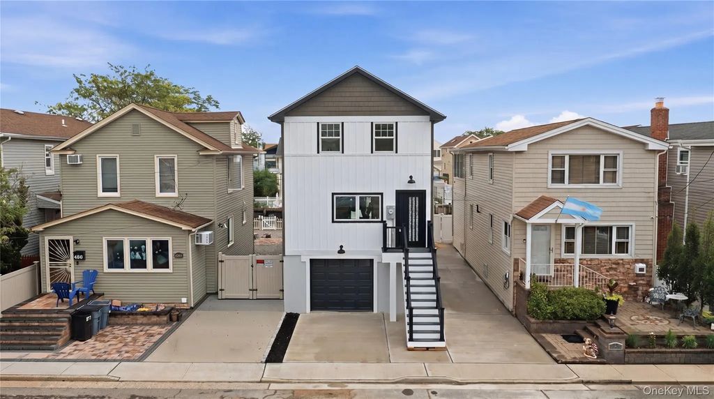 157 Sportsmans Avenue, Freeport