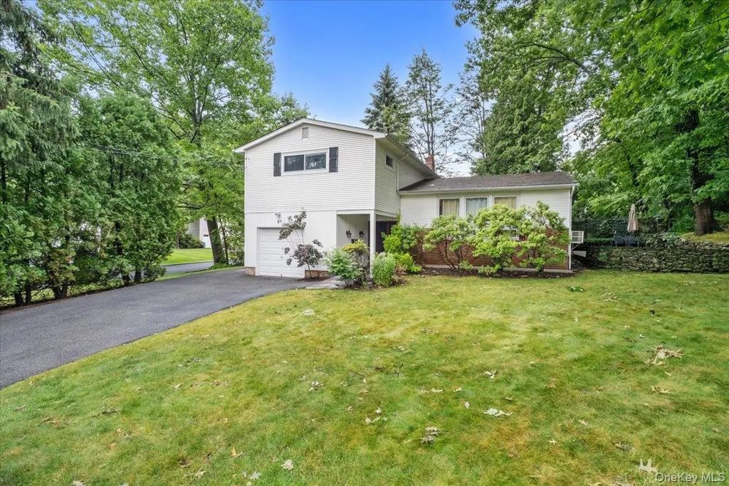 21 Tanglewood Road, Scarsdale