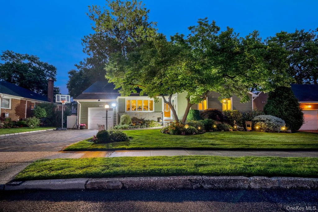 622 Harrison Avenue, East Meadow