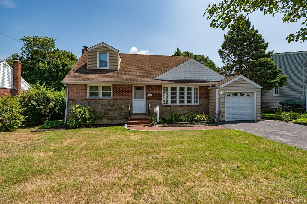 21 Langdon Road, Farmingdale
