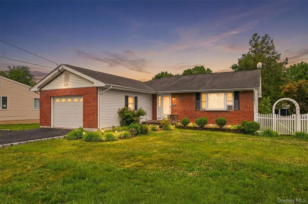 20 E Main Street, Stony Point