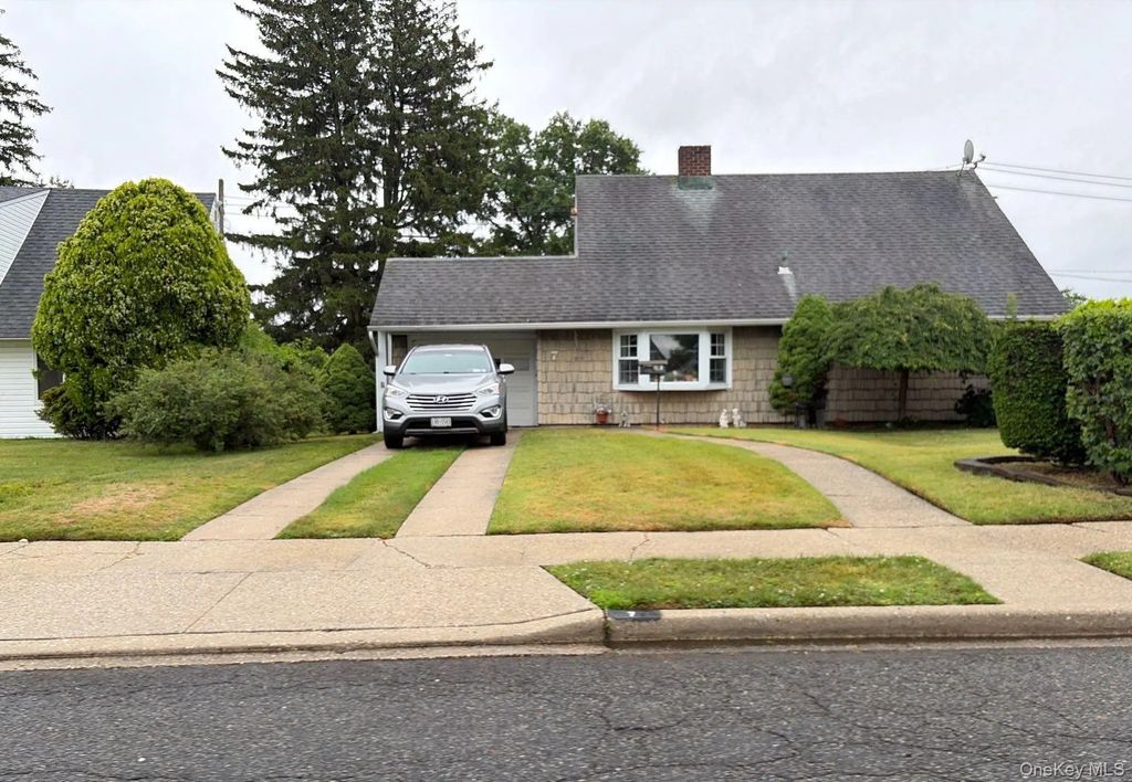 7 Mockingbird Lane, Levittown
