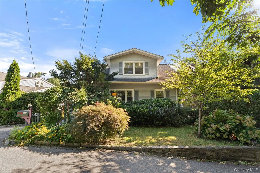 396 Farragut Avenue, Hastings-on-Hudson