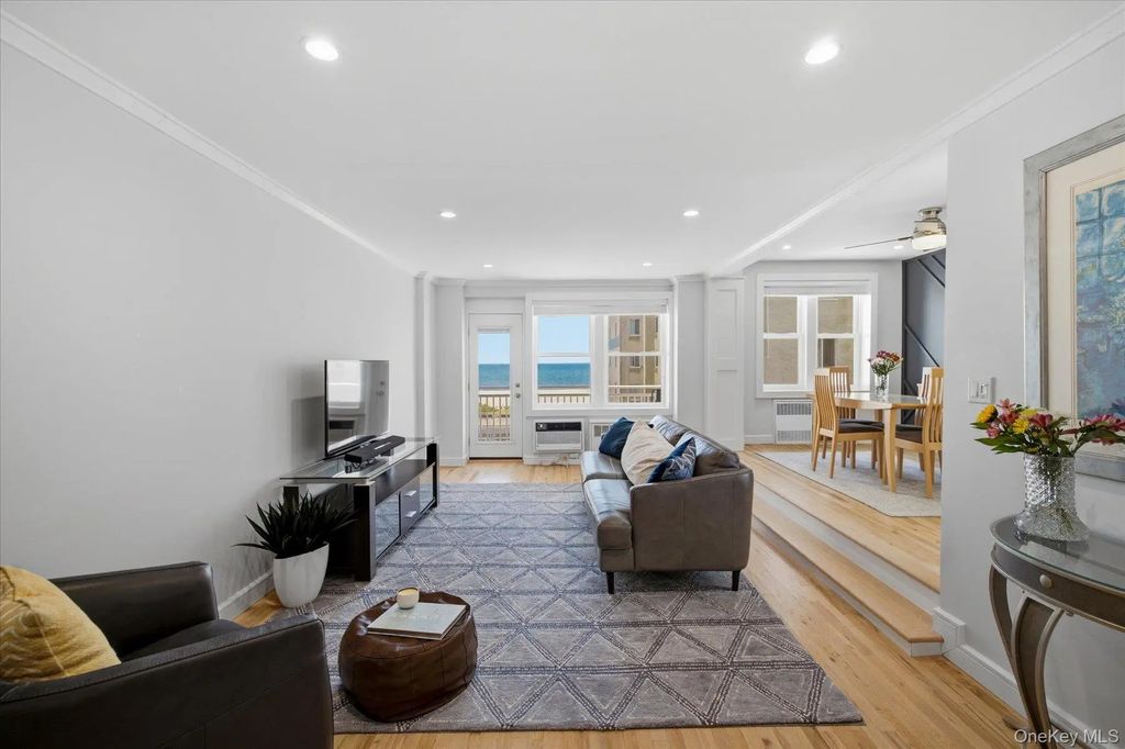 522 Shore Rd Road # 3bb, Long Beach