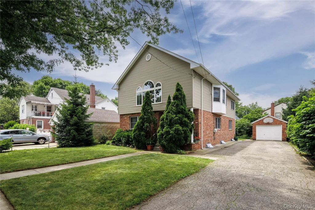 122 Irving Avenue, Floral Park