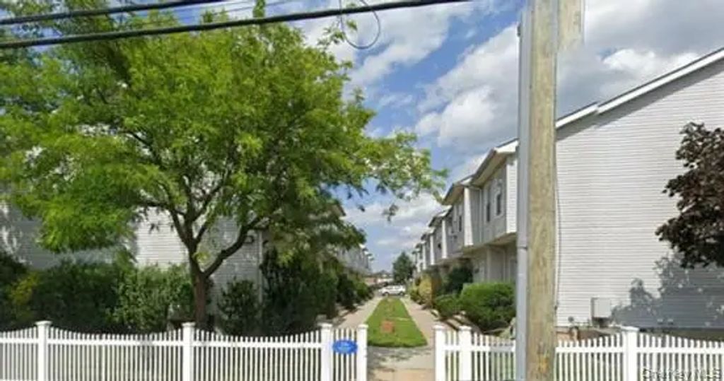 66 Henry Street # 19, Hempstead