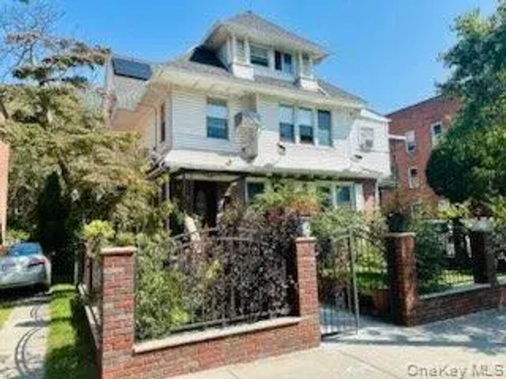 84-39 Lefferts Boulevard, Kew Gardens