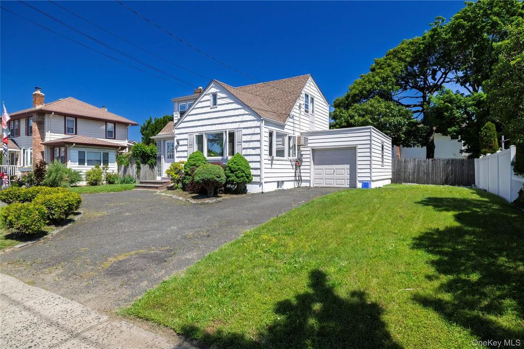 24 W Windsor Parkway, Oceanside