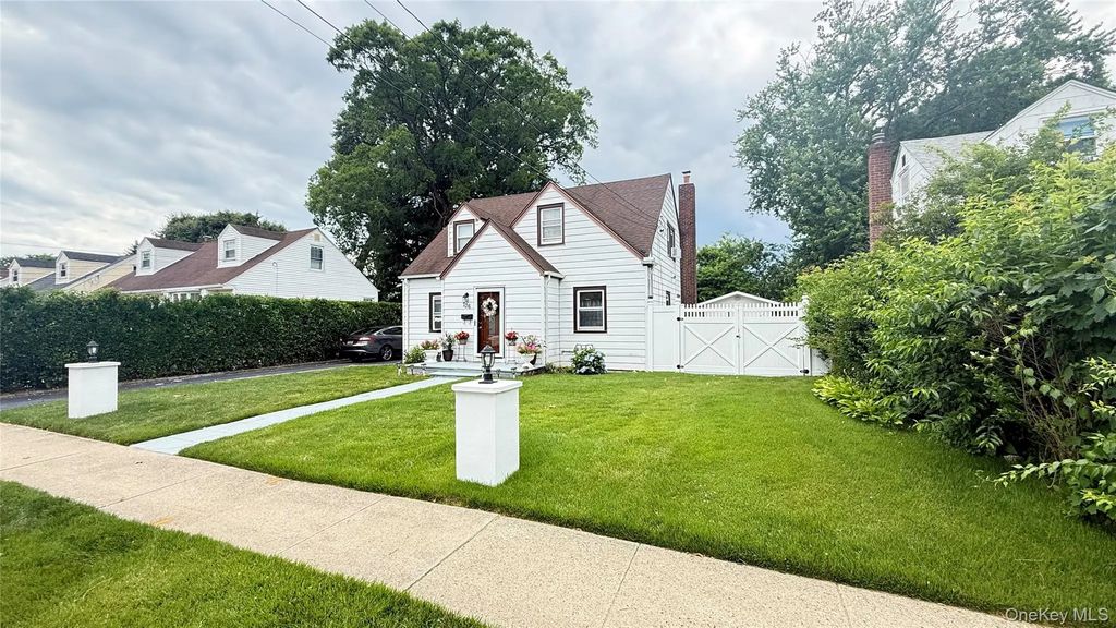 706 Partridge Avenue, West Hempstead