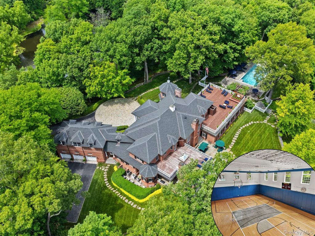 24 Trails End, Chappaqua