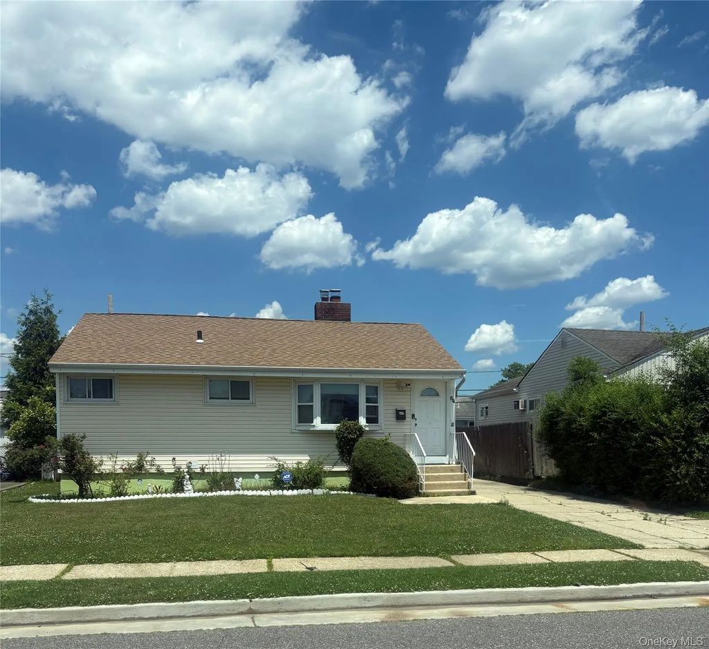 64 Hubbard Avenue, Freeport