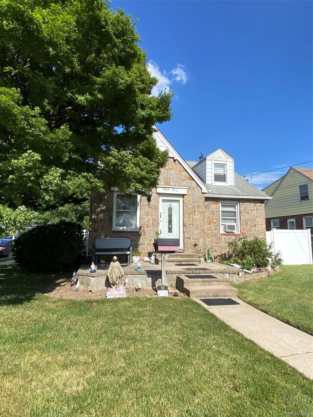 35 Nassau Boulevard, West Hempstead