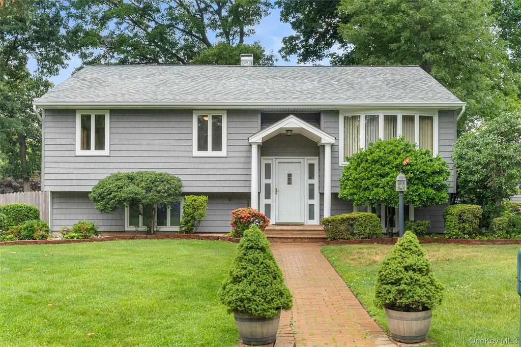 142 Mohican Avenue, Ronkonkoma