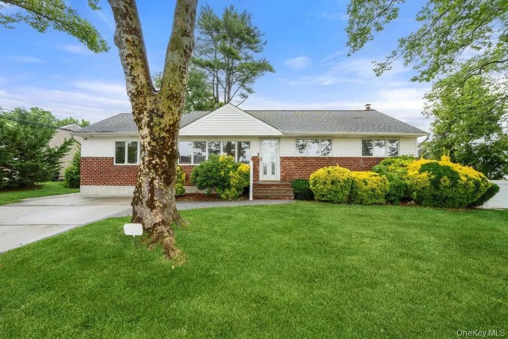 26 Sheridan Street, Old Bethpage