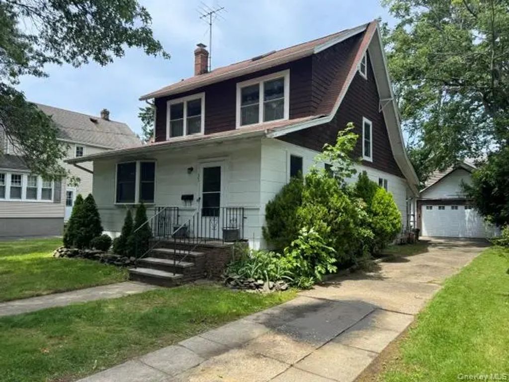 35 Fairview Avenue, Port Washington