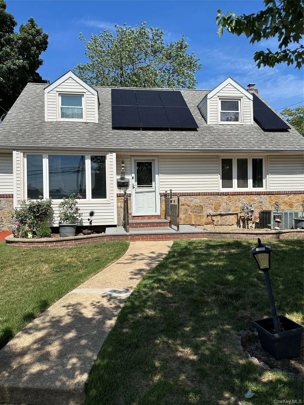 90 Clearstream Avenue, Valley Stream