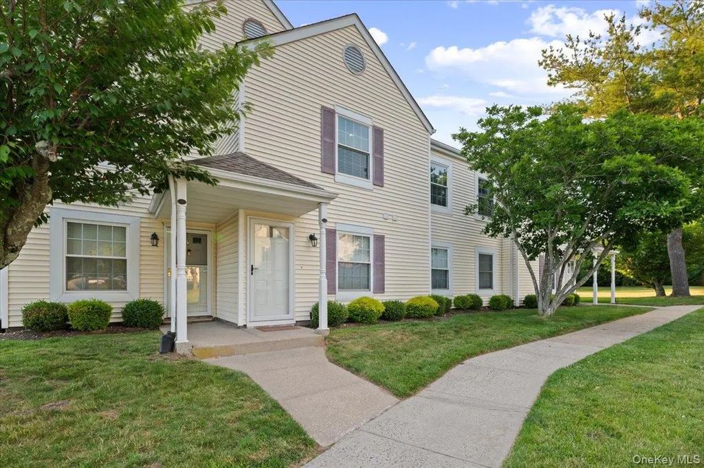 80 Fairview Circle, Middle Island