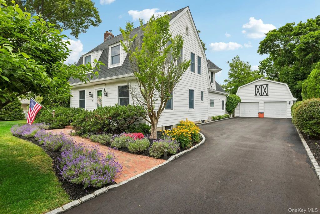 10 Boyd Avenue, Bay Shore