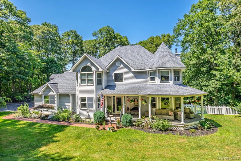 10 Randall Road, Wading River