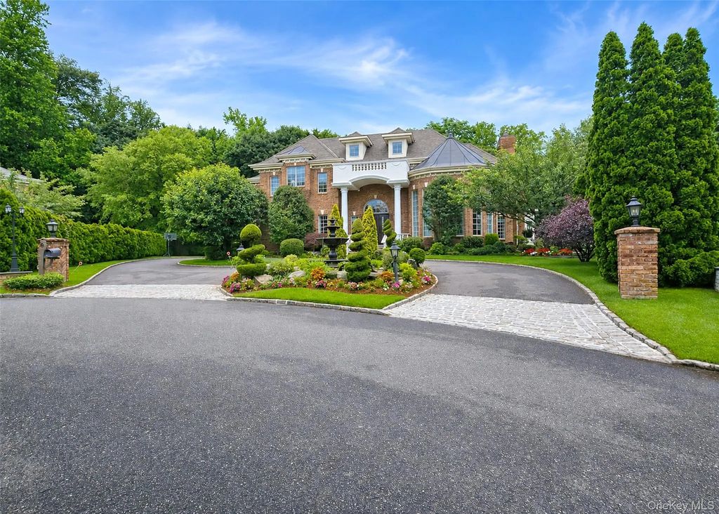 6 Boxwood Way, Manhasset
