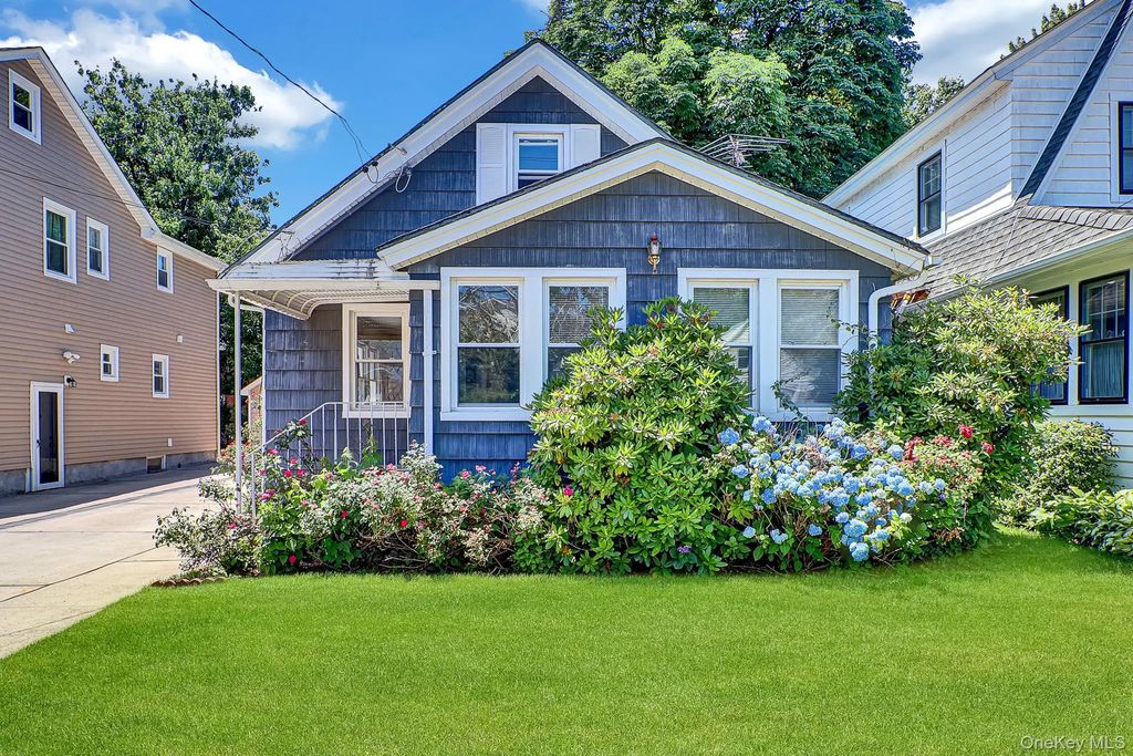 100 Irving Avenue, Floral Park