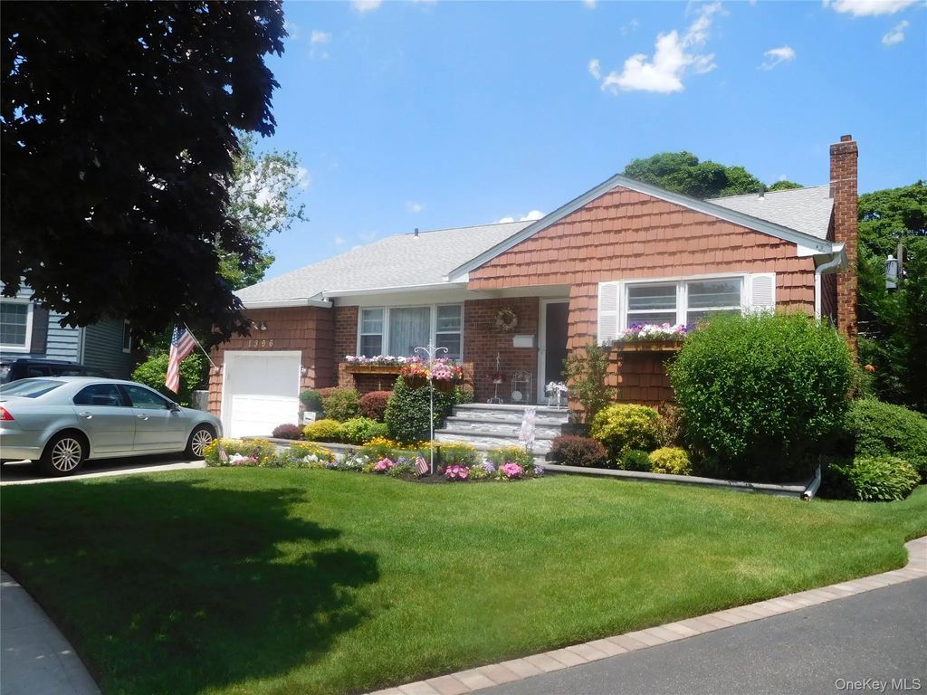 1396 Van Nostrand Place, North Merrick