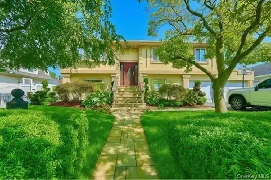62 Walnut Road, Inwood