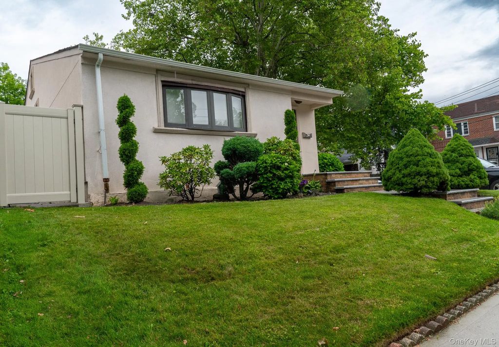2104 157th Street, Whitestone