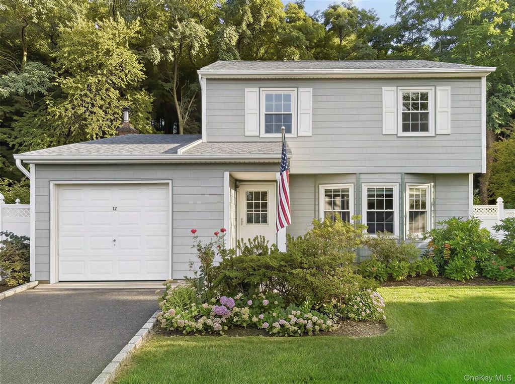 17 Harmony Lane, Glen Cove