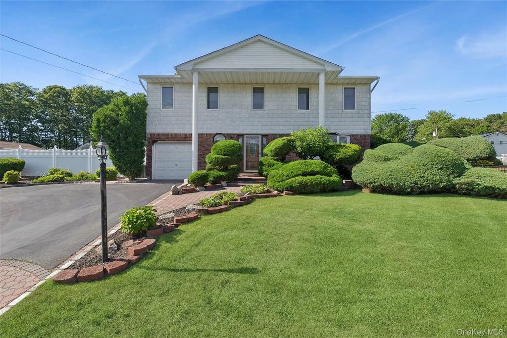 27 Spacecraft Lane, Hauppauge