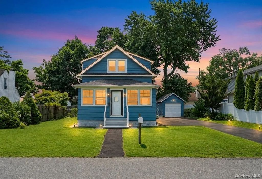 26 Flanders Place, West Babylon