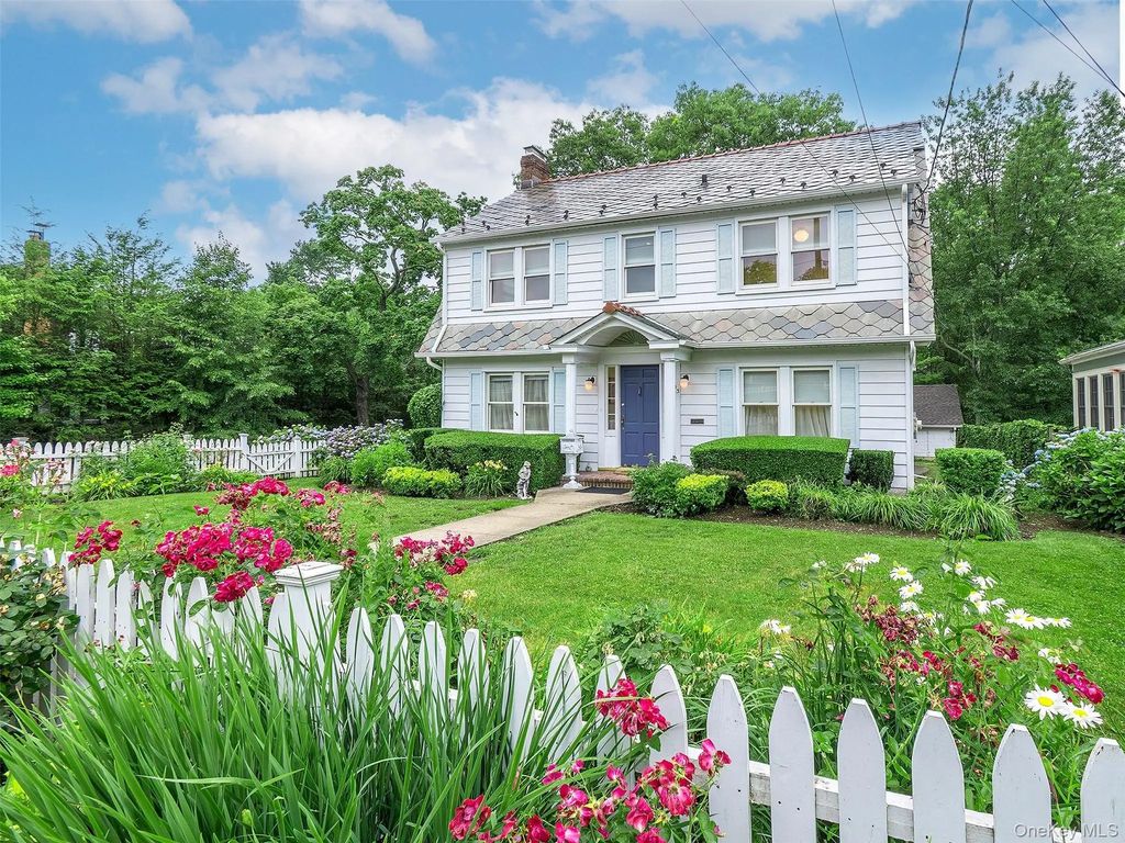 33 Oakland Street, Huntington