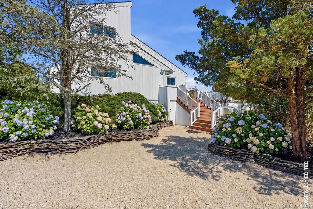 16 Meadow Lane, Westhampton Beach