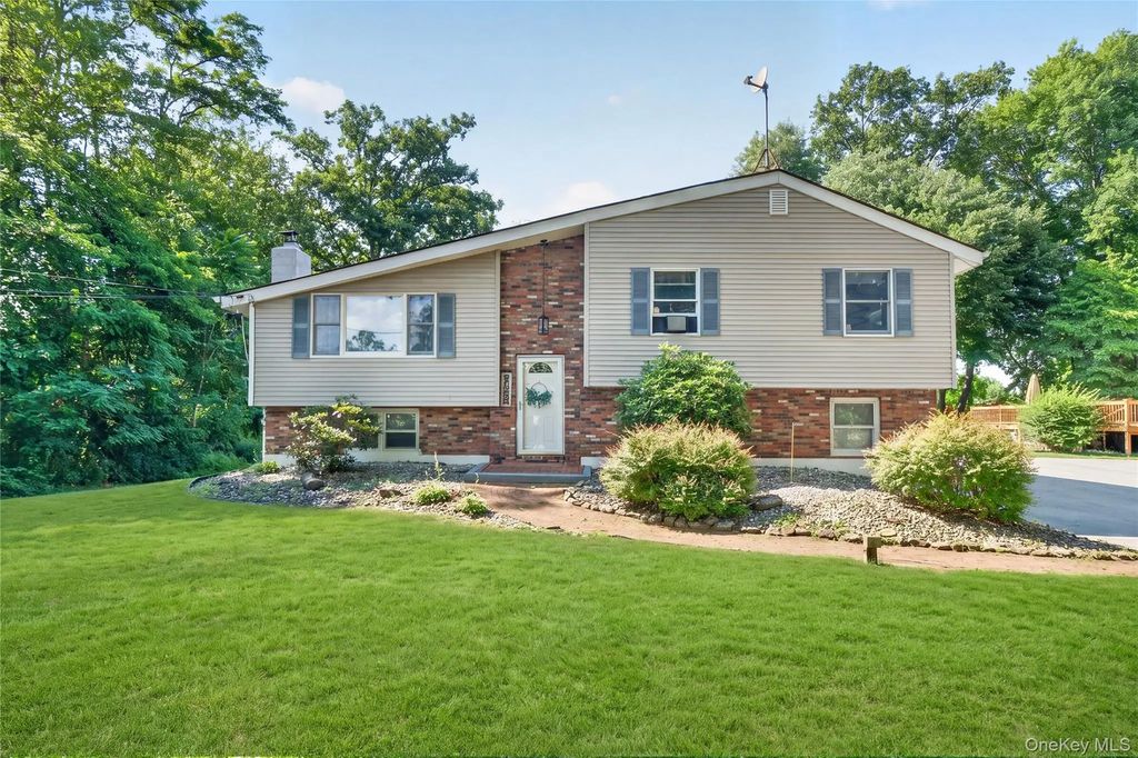 18 Pine Ridge Drive, Hopewell Junction