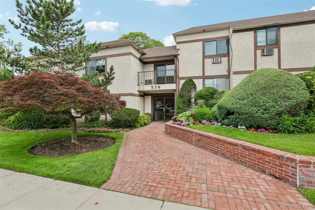 530 Hudson Avenue, Cedarhurst