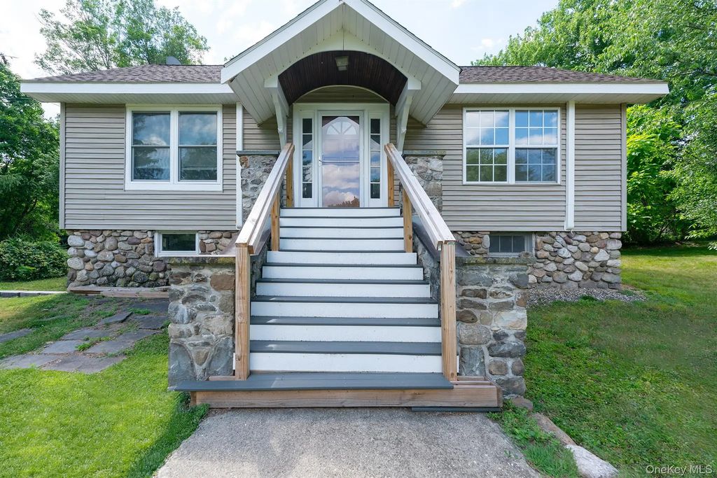 3-5 Friendly Acres, Campbell Hall