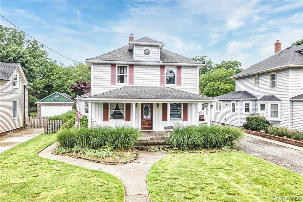68 Rollstone Avenue, West Sayville