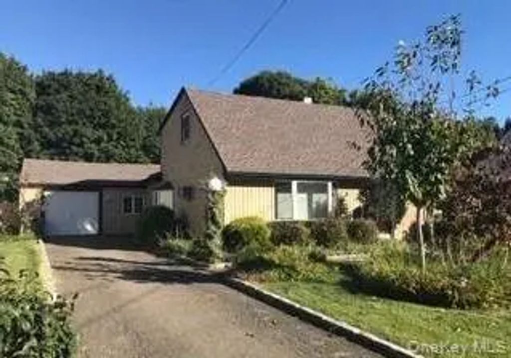 29 Fieldstone Drive, Syosset