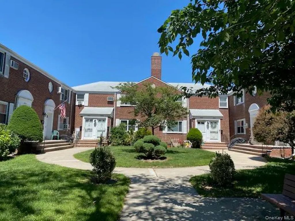 260-11 73rd Avenue # E-2, Glen Oaks