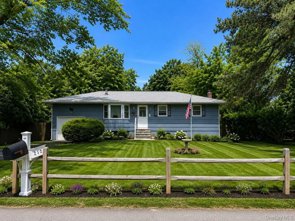 212 Union Avenue, East Patchogue