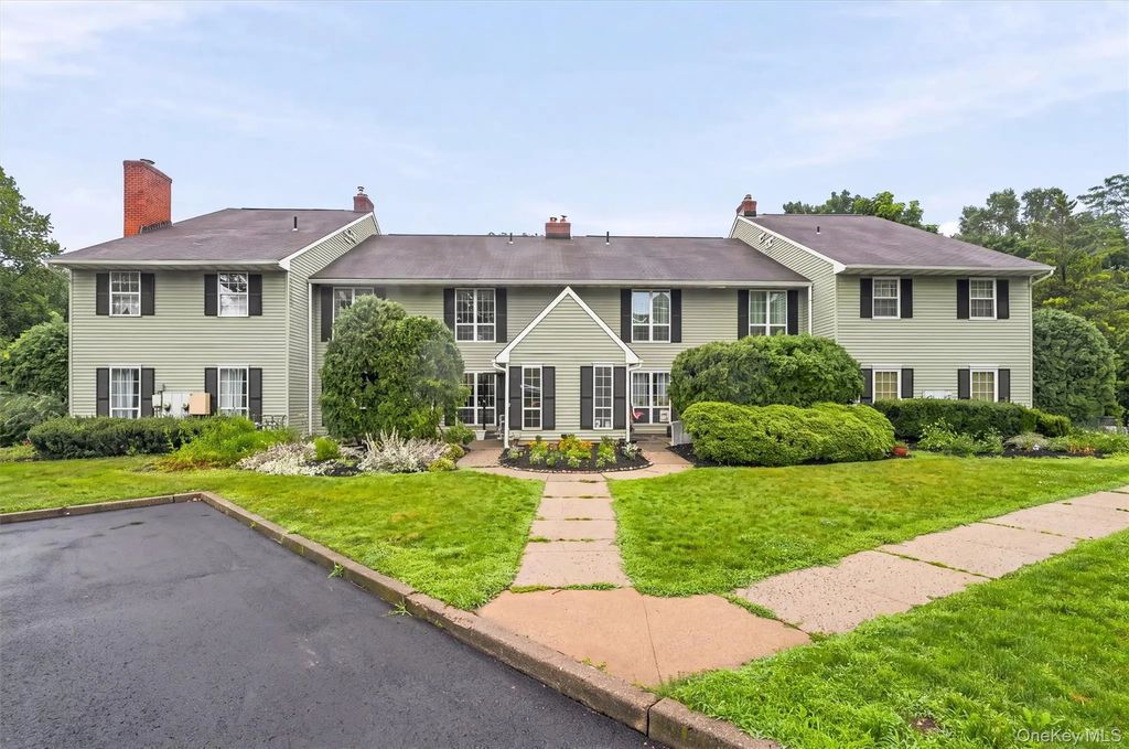 47 Homestead Village Drive, Warwick